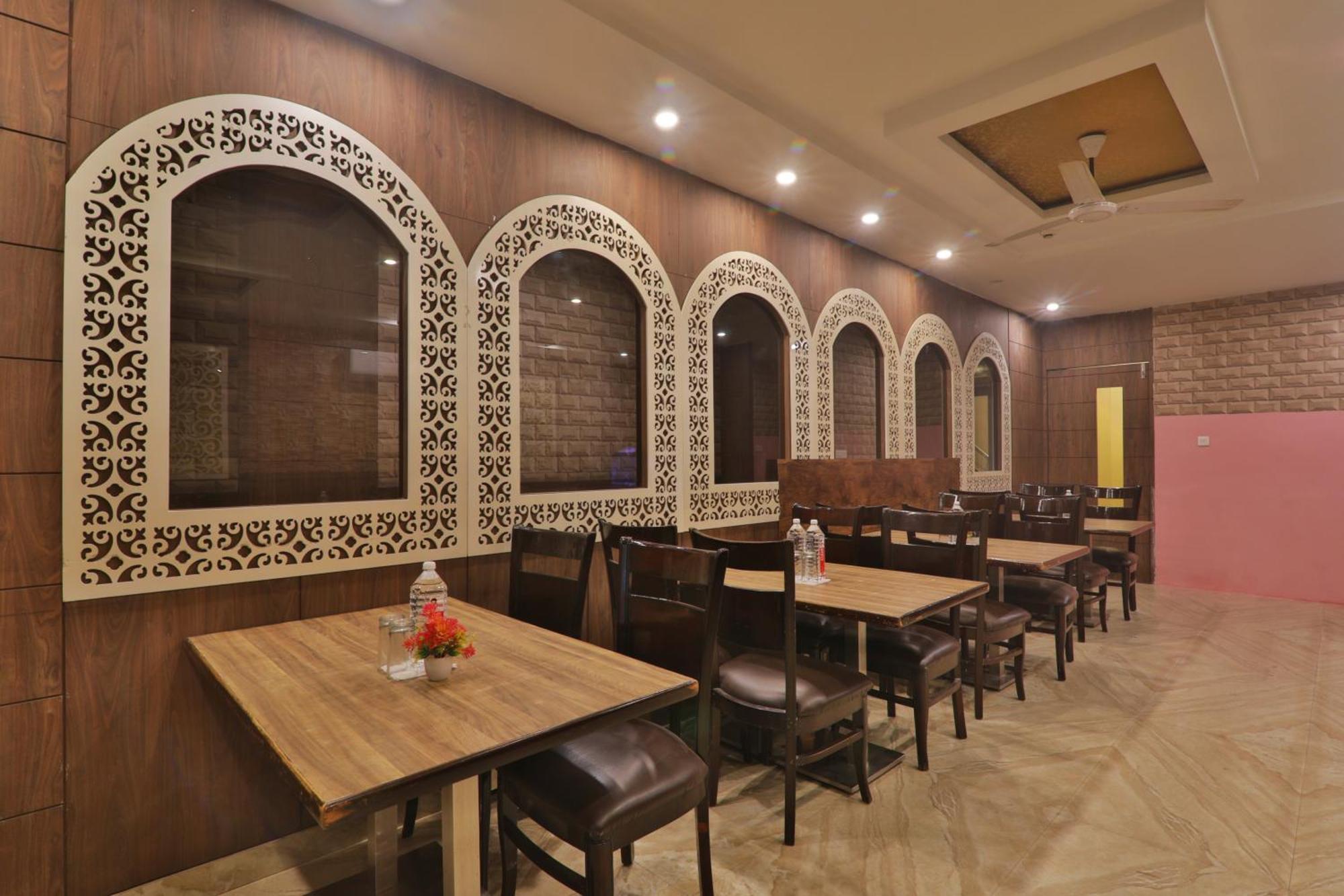 Hotel Janki Inn Sigra 2 Km From Kashi Vishwanath Dham Varanasi Luaran gambar