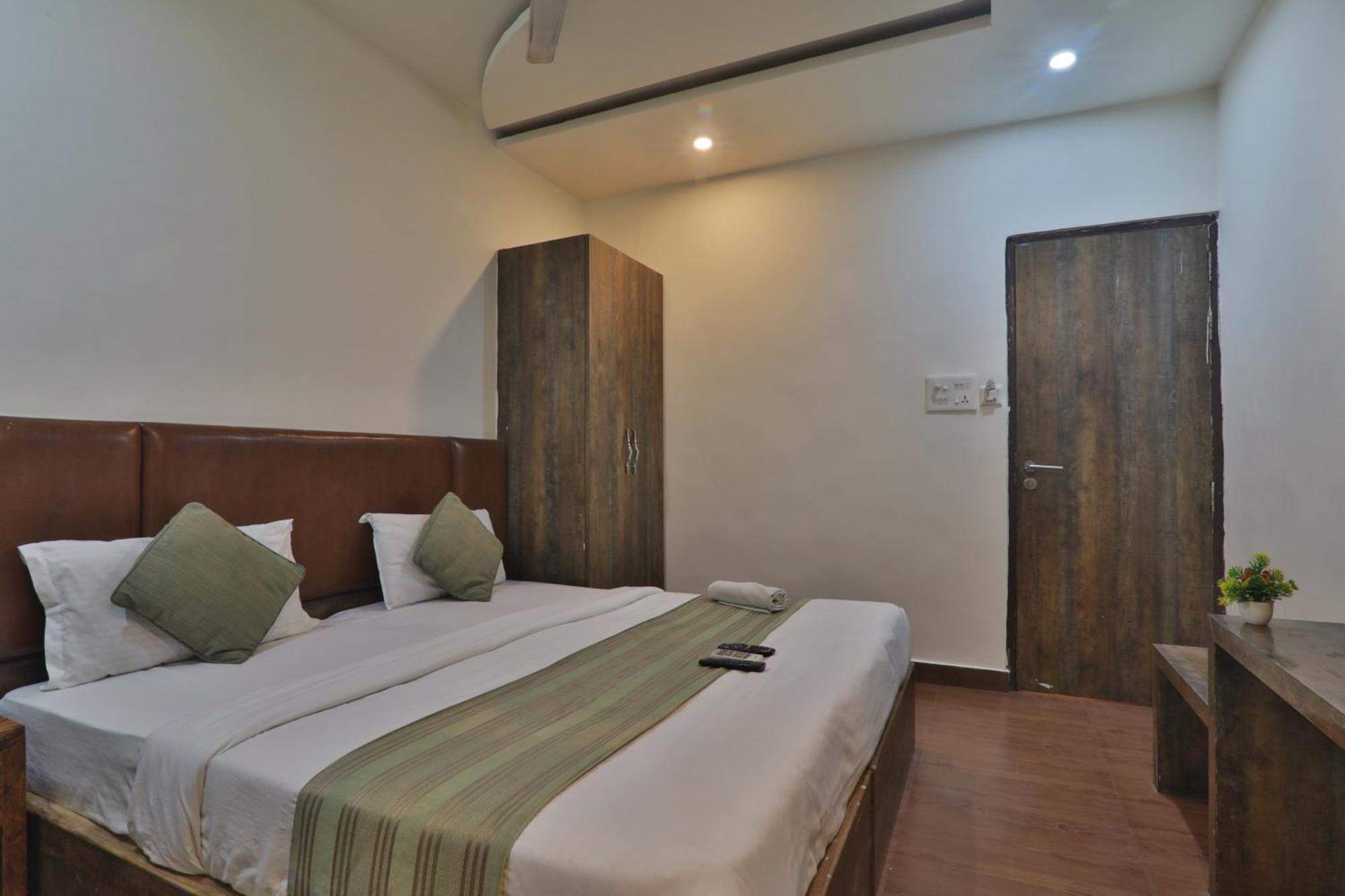 Hotel Janki Inn Sigra 2 Km From Kashi Vishwanath Dham Varanasi Luaran gambar
