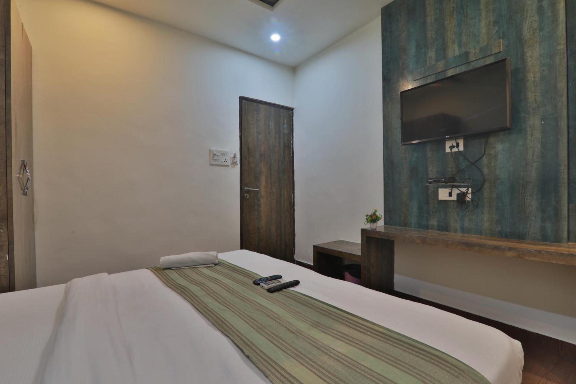 Hotel Janki Inn Sigra 2 Km From Kashi Vishwanath Dham Varanasi Luaran gambar