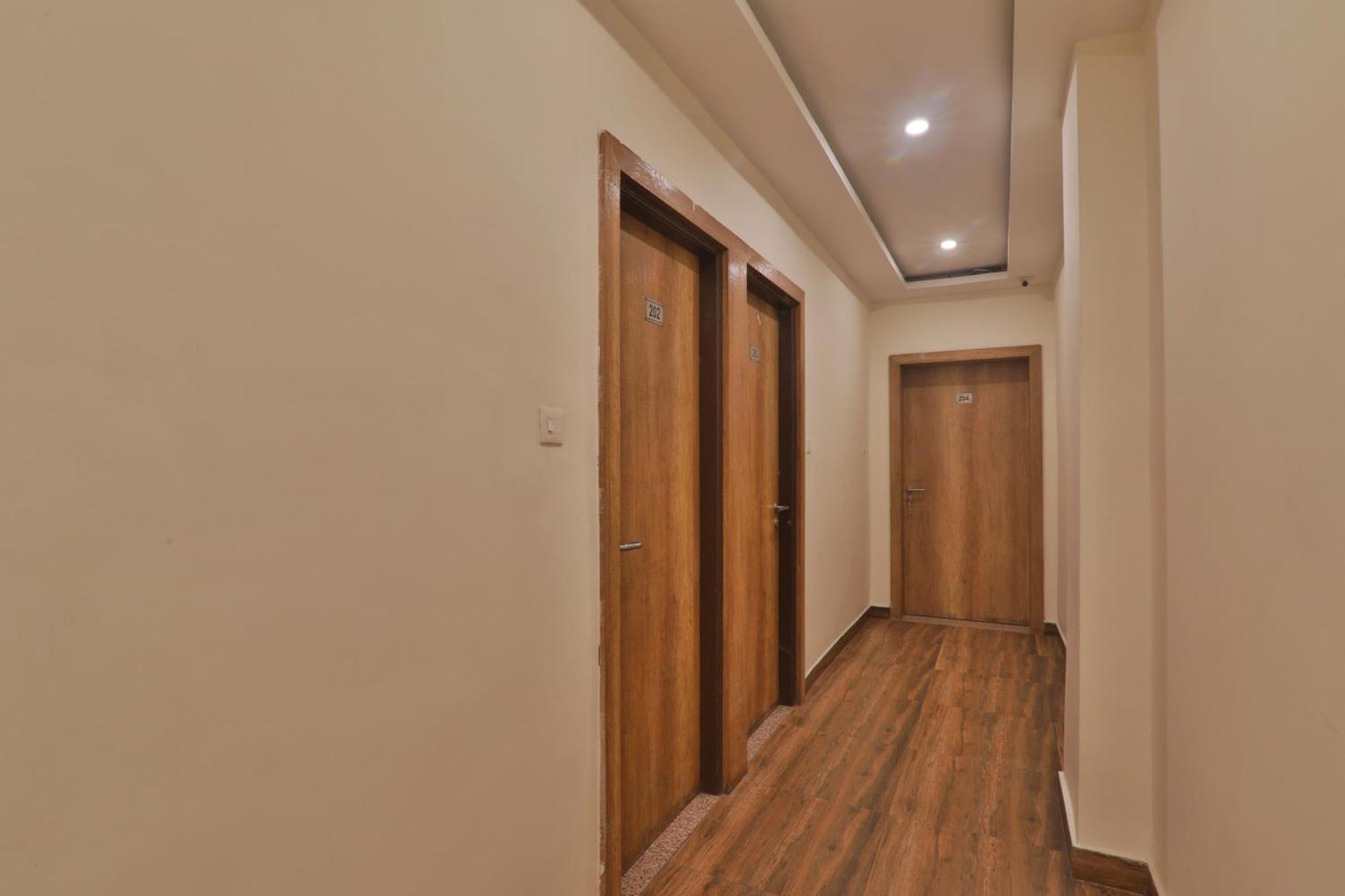 Hotel Janki Inn Sigra 2 Km From Kashi Vishwanath Dham Varanasi Luaran gambar